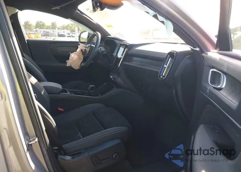 2024 Volvo C40 Recharge Pure Electric Twin Plus z USA, uszkodzony, nr VIN YV4ER3GL3R2096802